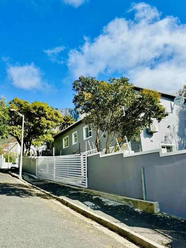4 Bedroom Property for Sale in Vredehoek Western Cape